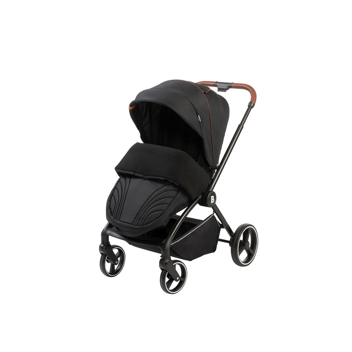Schwarzer Kinderwagen mit braunem Griff und Kapuze auf weißem Hintergrund.