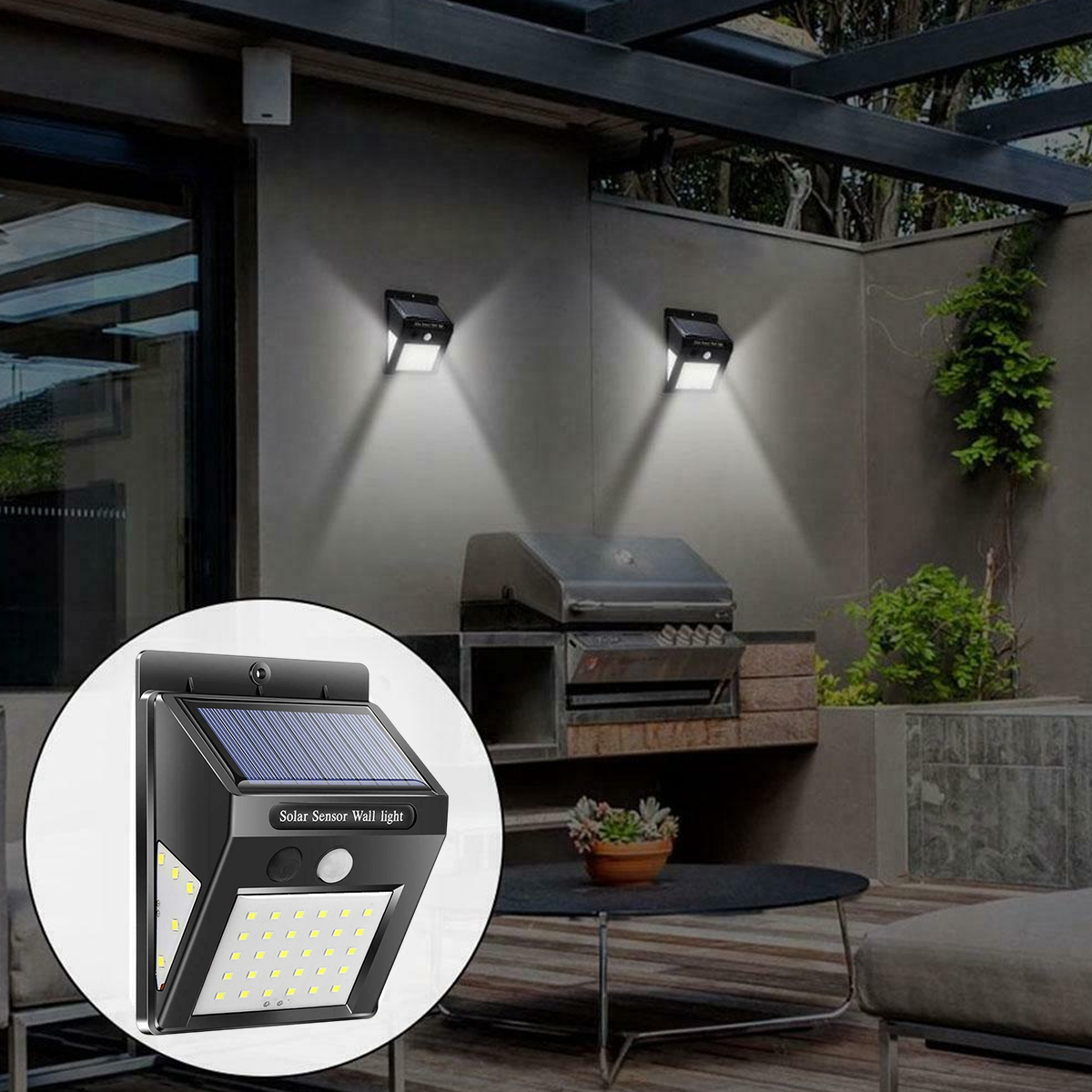 Zwei Solar-Wandleuchten beleuchten eine Mauer über einem Grillplatz.