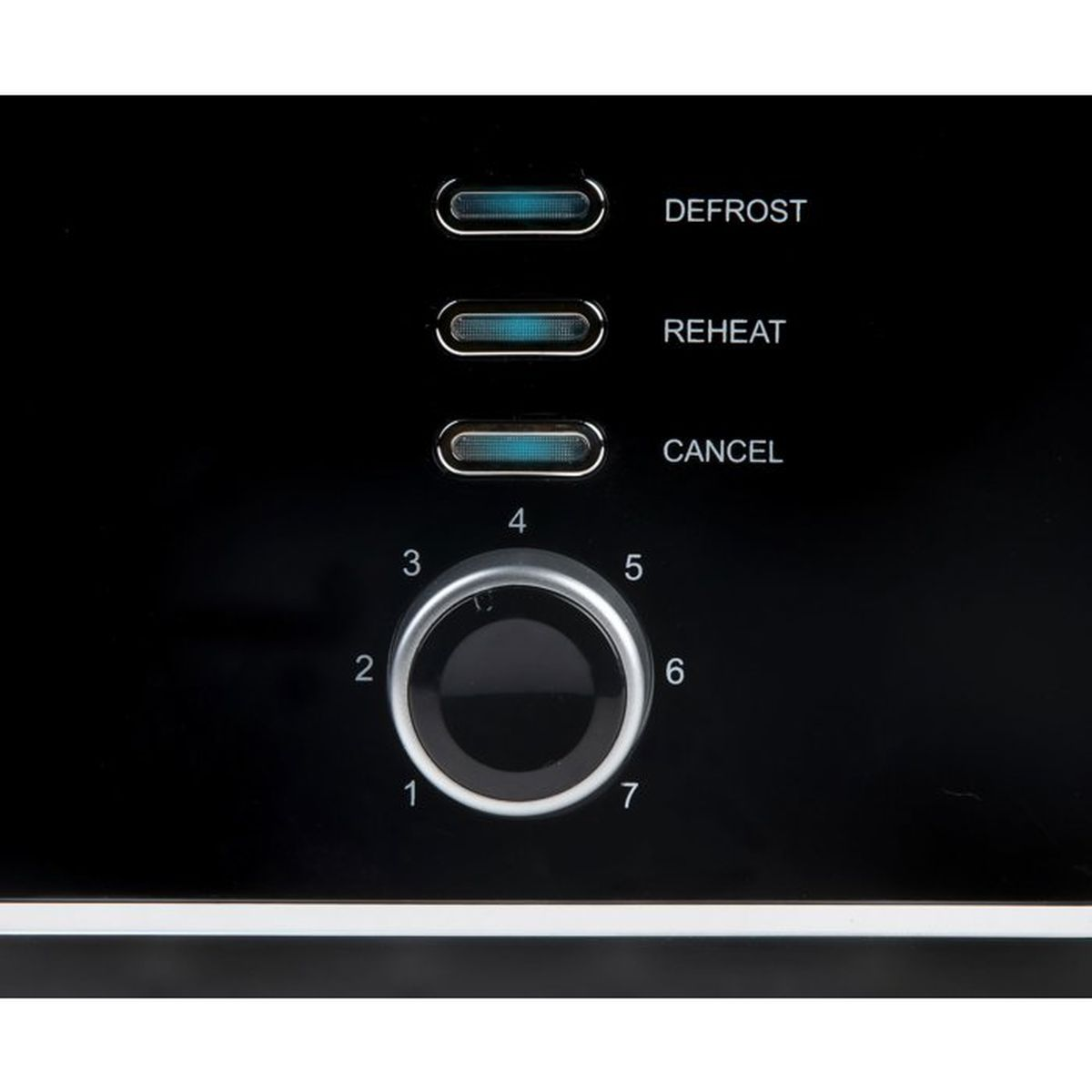 Nahaufnahme eines schwarzen Toasters mit Bedienelementen: 3 blaue Lichter, Drehknopf von 1-7.