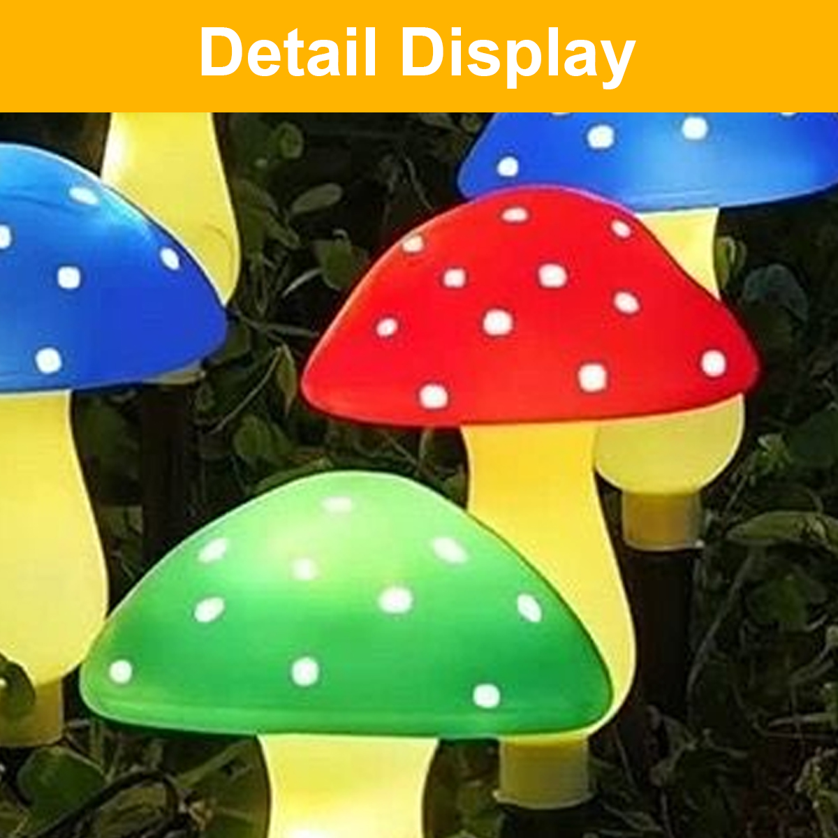Mehrere Pilz-Lampen in Rot, Blau und Grün mit weißen Punkten leuchten.