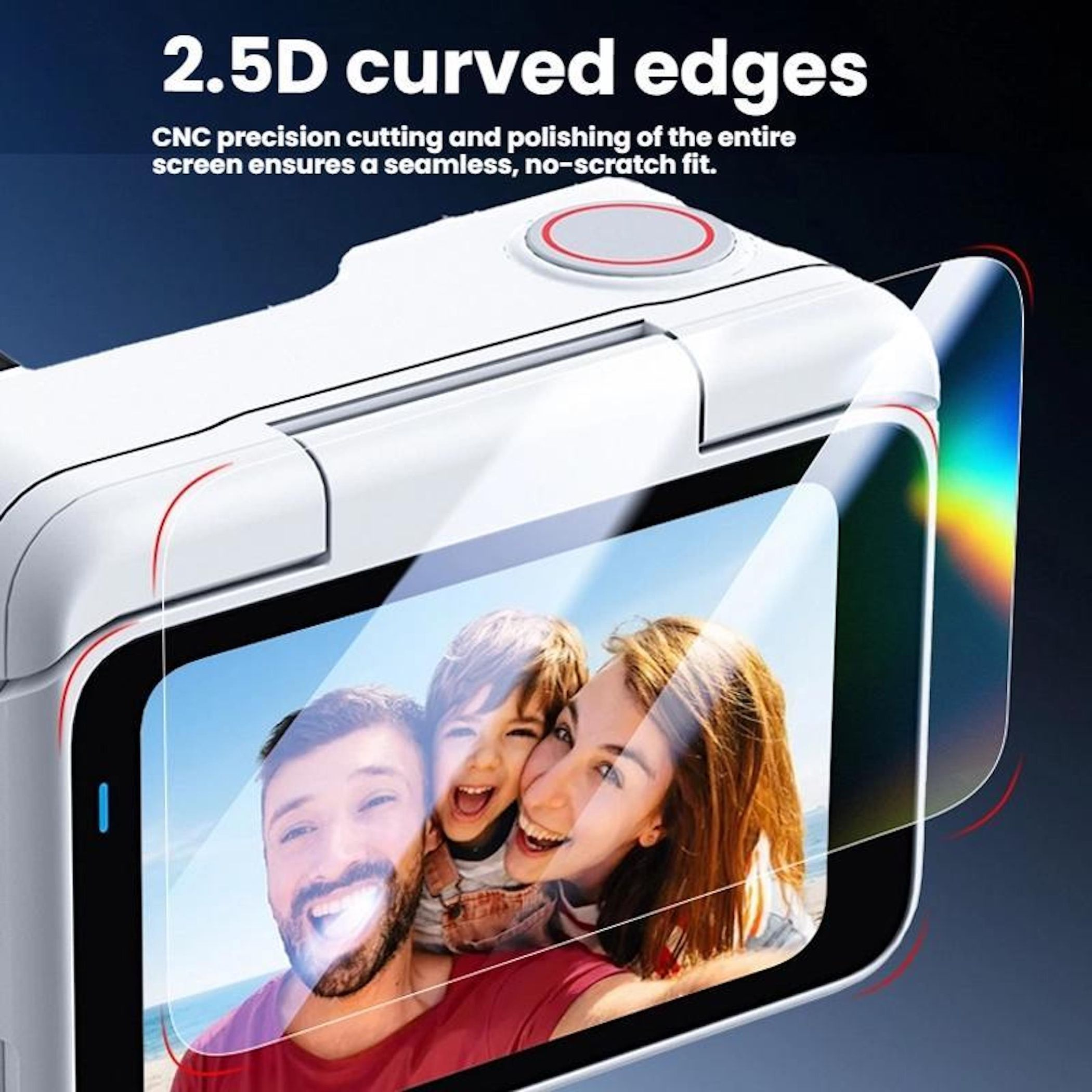 Eine Familie macht ein Selfie vor dem Meer. Ein Displayschutz ist abgebildet.