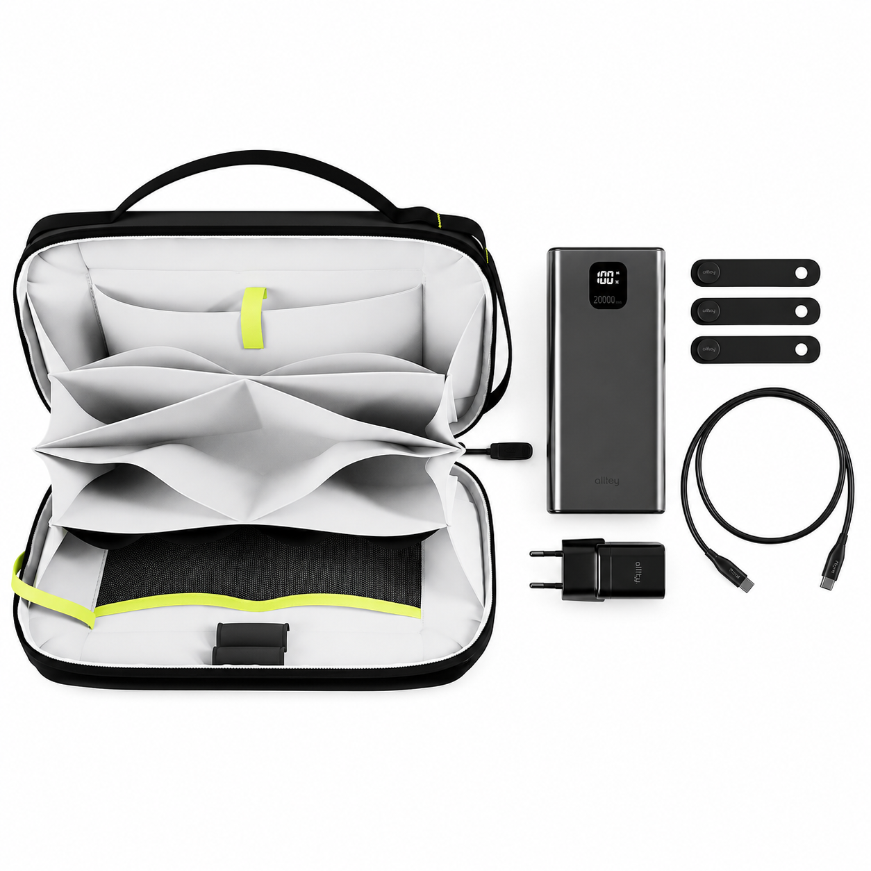 Borsa nera aperta con interno bianco, power bank, caricabatterie, cavo e cinghie.
