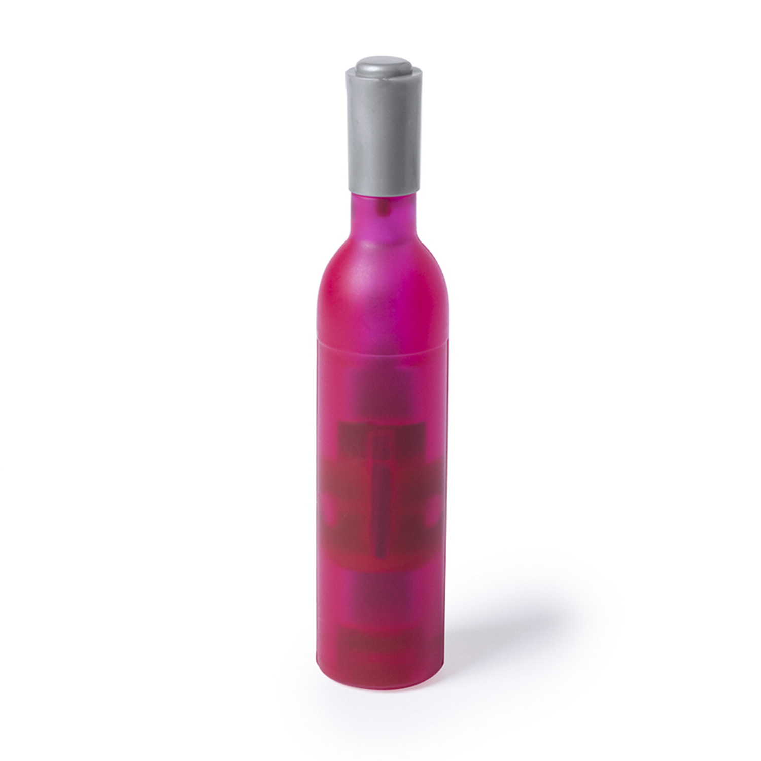 Una bottiglia rosa traslucida con tappo argentato su sfondo bianco.
