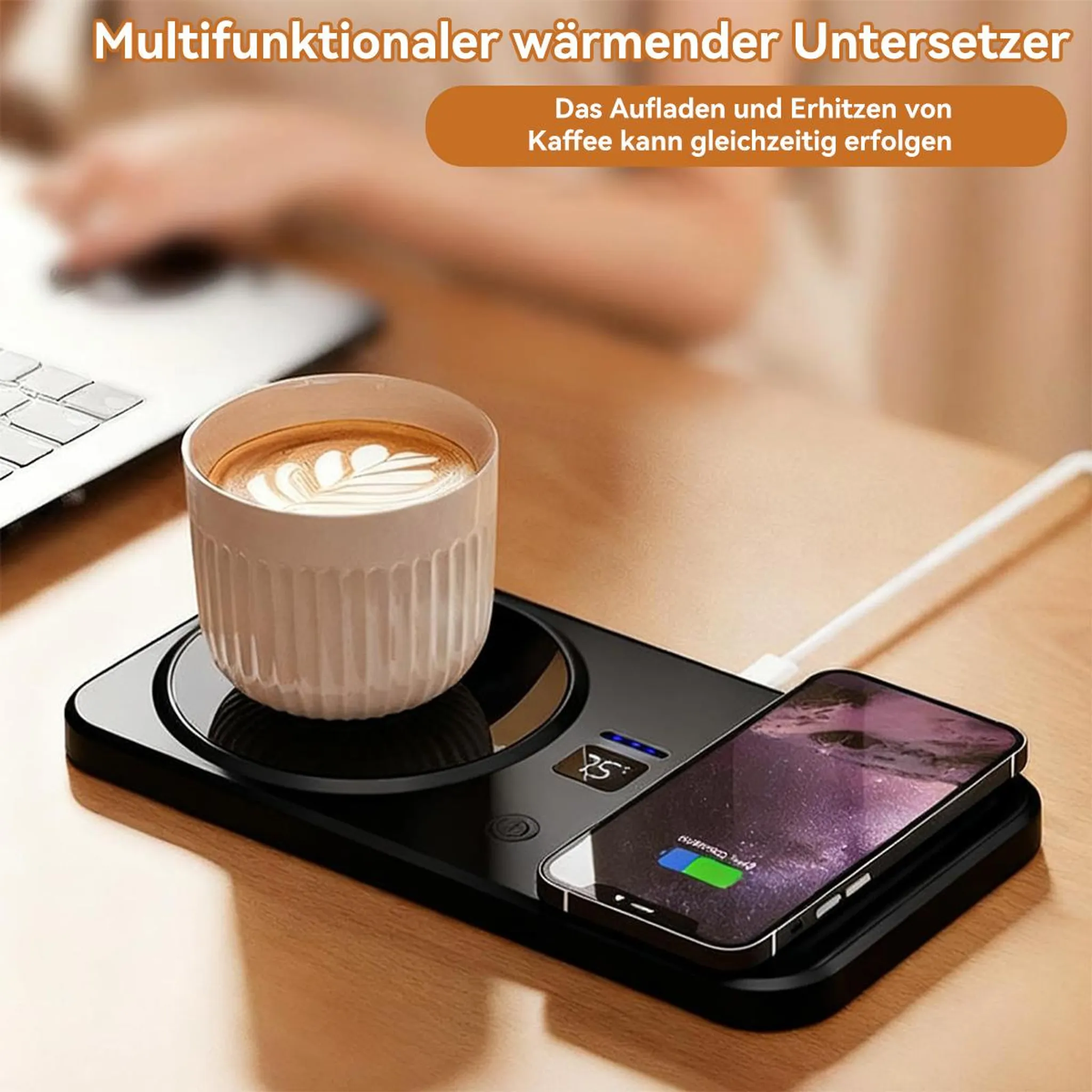 Ein Becher Kaffee und ein Handy laden auf einem schwarzen Multifunktions-Wärmer auf dem Schreibtisch.