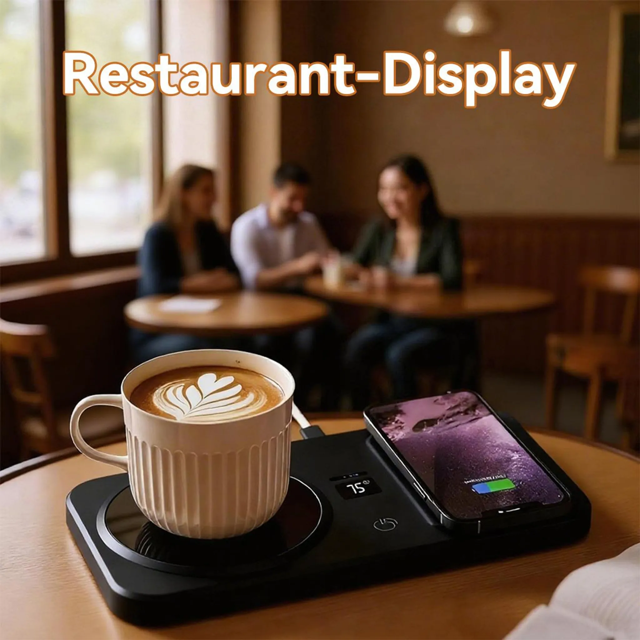 Eine Kaffeetasse mit Latte Art und ein Smartphone auf einem kabellosen Ladegerät.