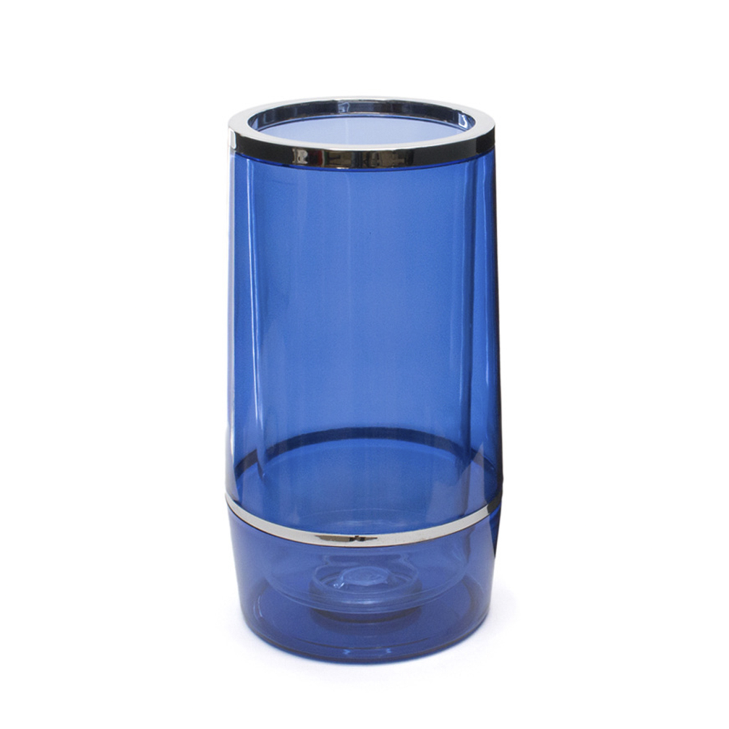 Un contenitore in vetro blu trasparente con fasce decorative argentate in alto e in basso.