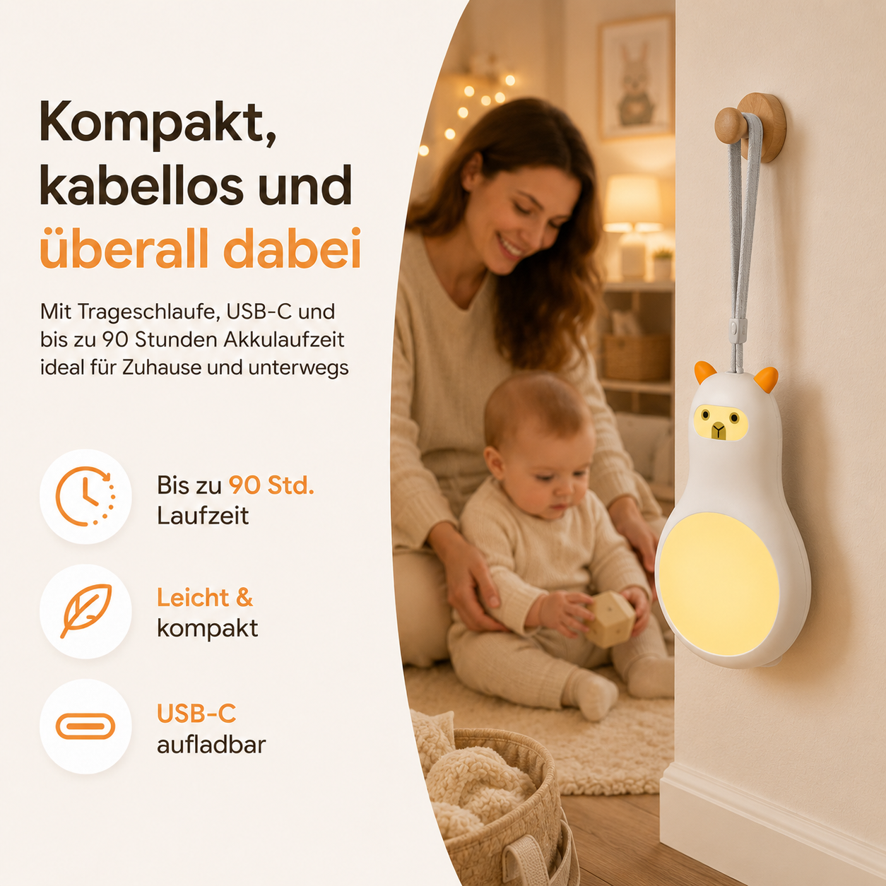 Ein weißes Lama-Nachtlicht mit gelben Ohren hängt an der Wand. Eine Frau und ein Baby sitzen dahinter.