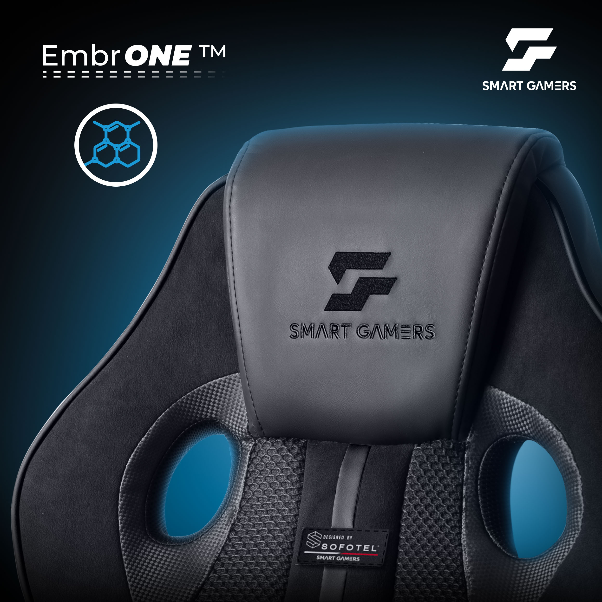 Zbliżenie czarnego fotela gamingowego z logo Smart Gamers.