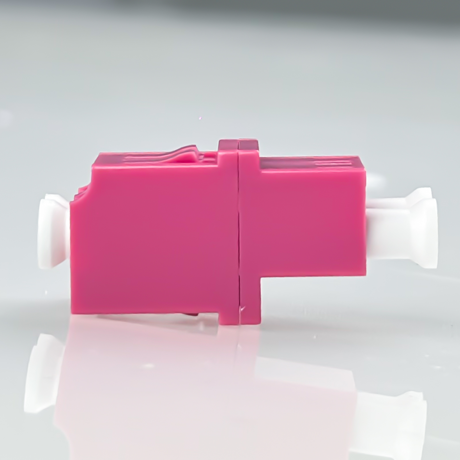 Ein rosa und weißes medizinisches Gerät mit einem Hebel.