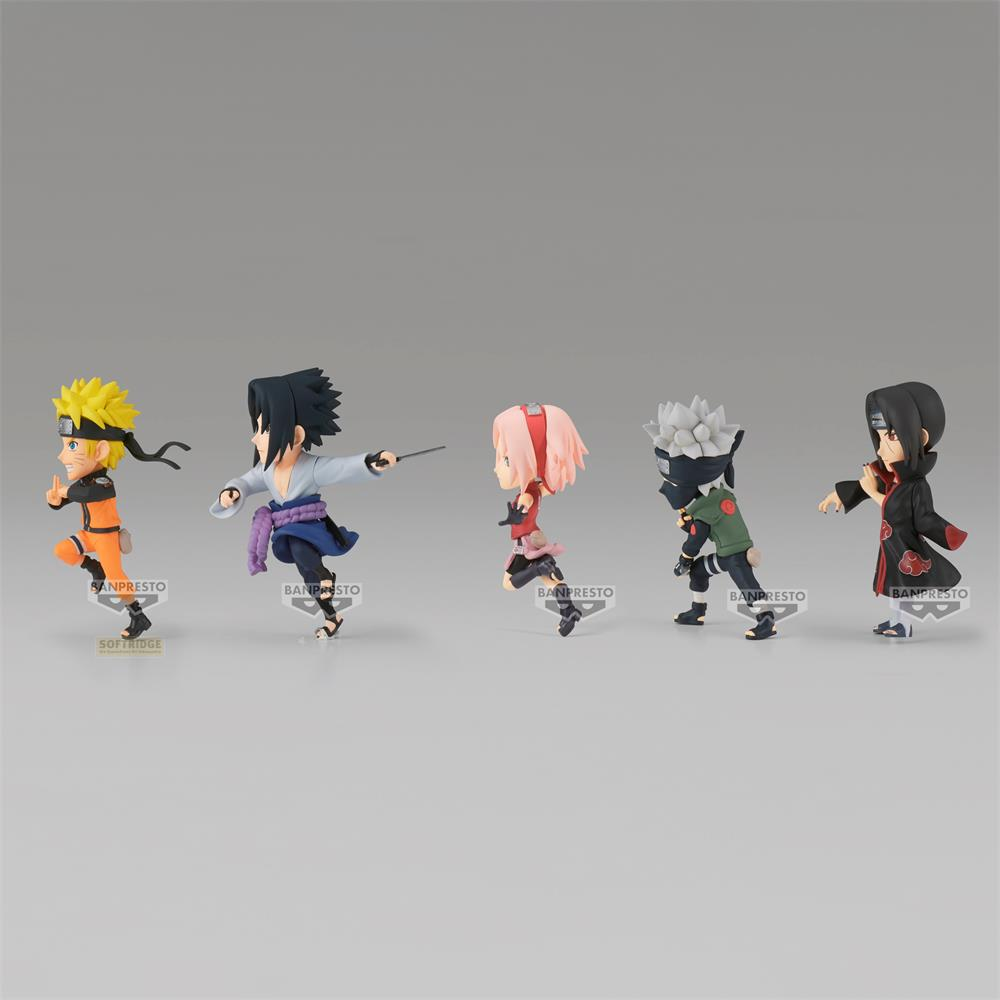Fünf Naruto-Charaktere in Miniaturform auf schlichtem Hintergrund.