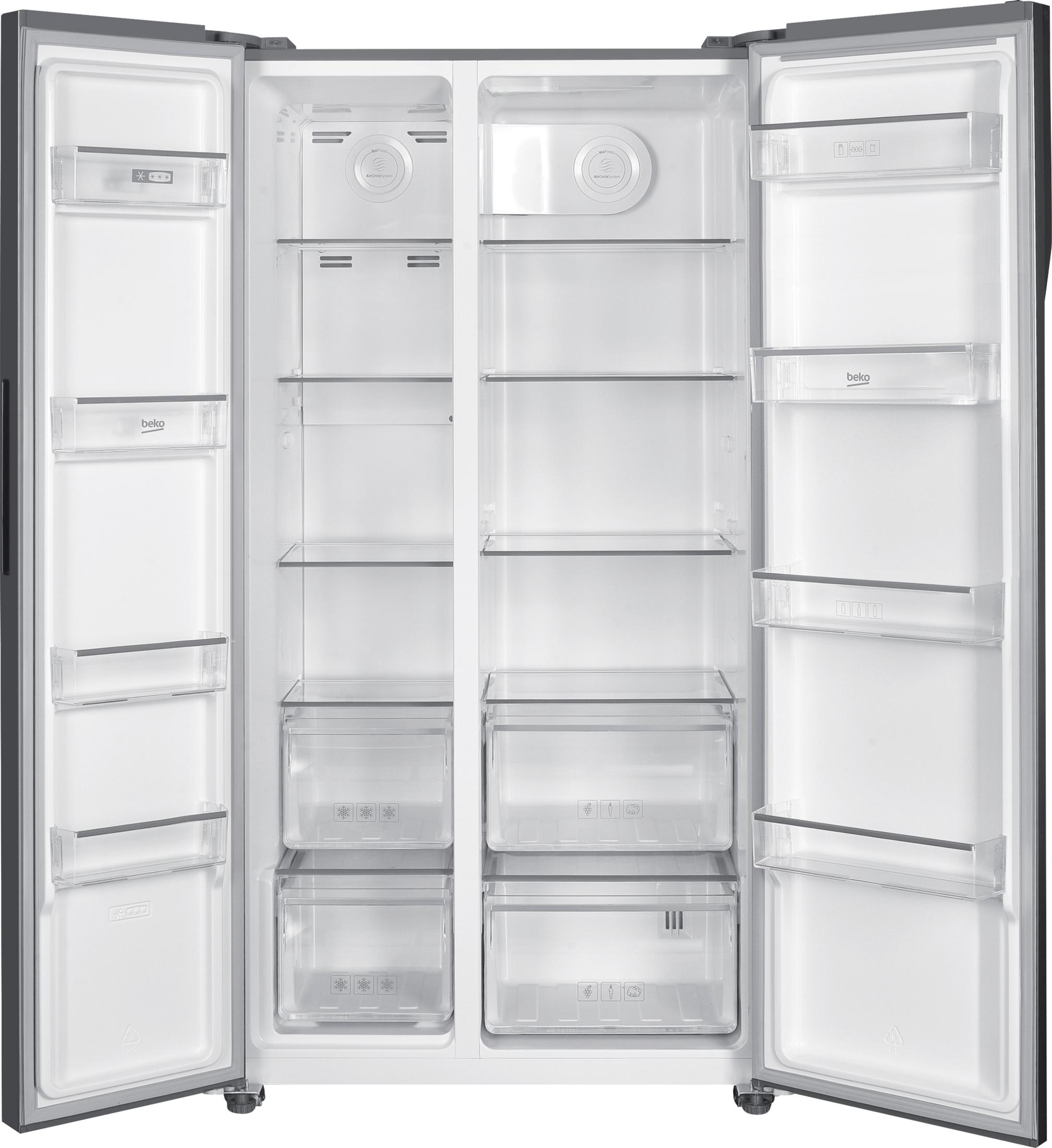 Ein offener Kühlschrank mit mehreren Regalen und Schubladen. Links und rechts sind Türen.