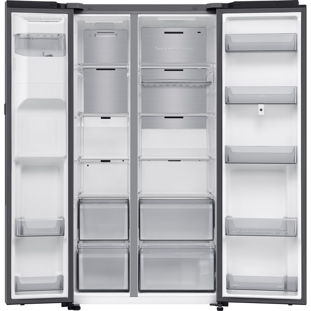 Offener Side-by-Side-Kühlschrank mit mehreren Regalen und Schubladen in Grau und Weiß.
