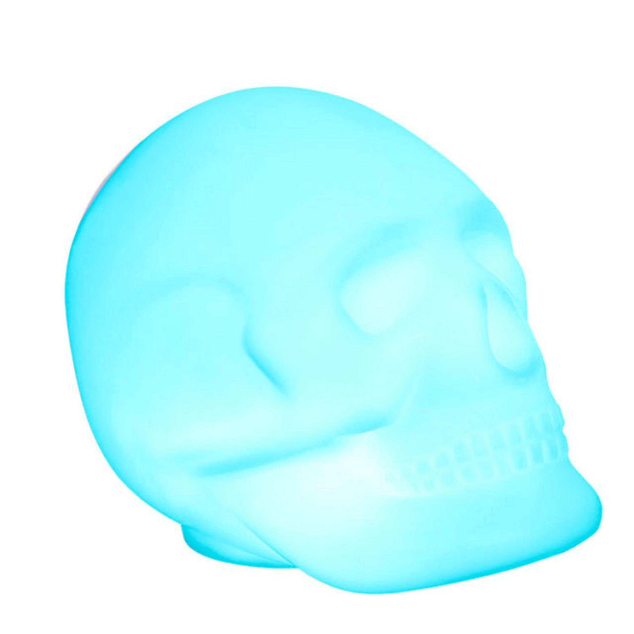 Ein leuchtender, türkisfarbener Totenkopf auf weißem Hintergrund.