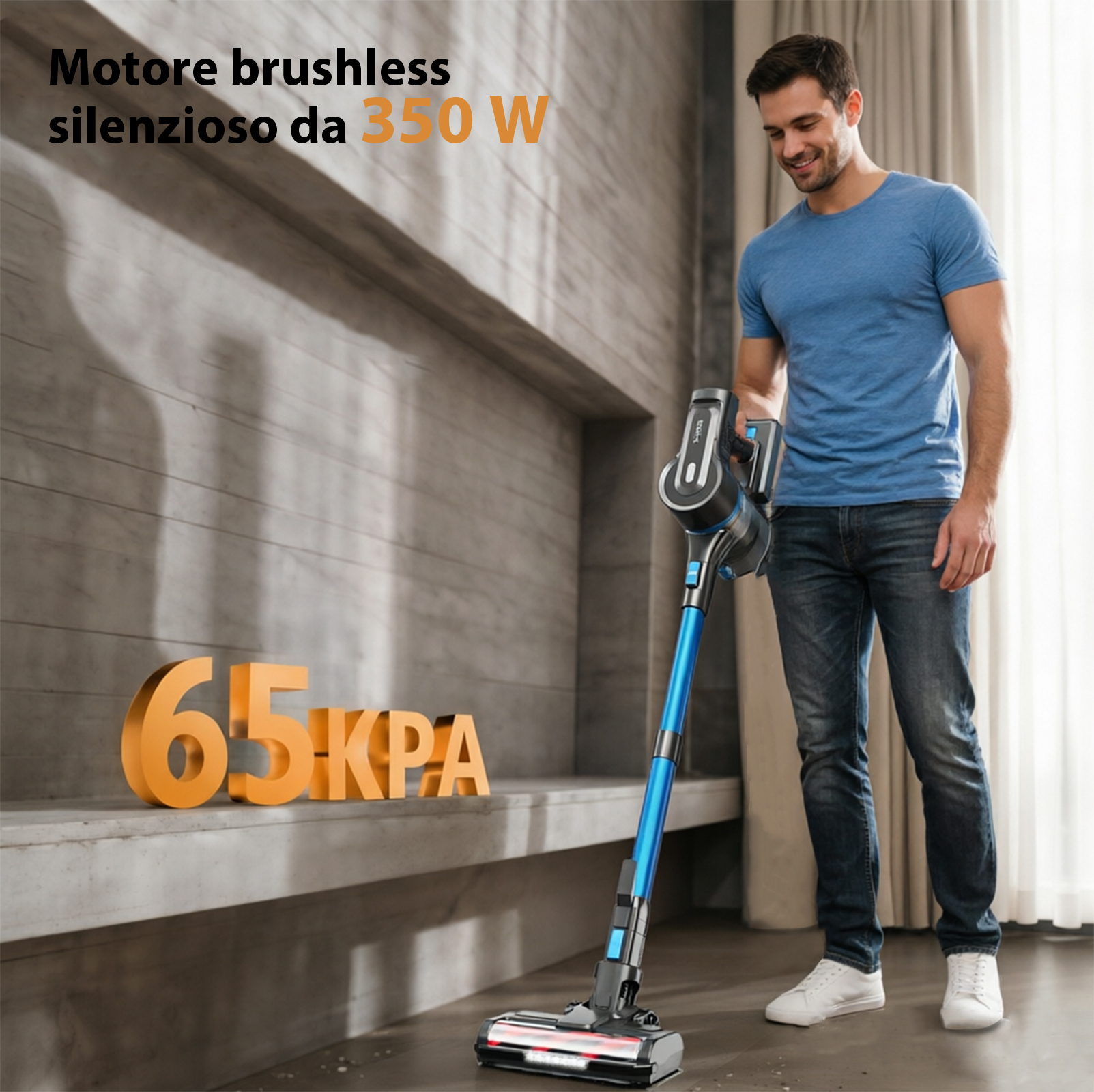 Uomo con aspirapolvere blu, 65 kPa di aspirazione e motore 350 W.