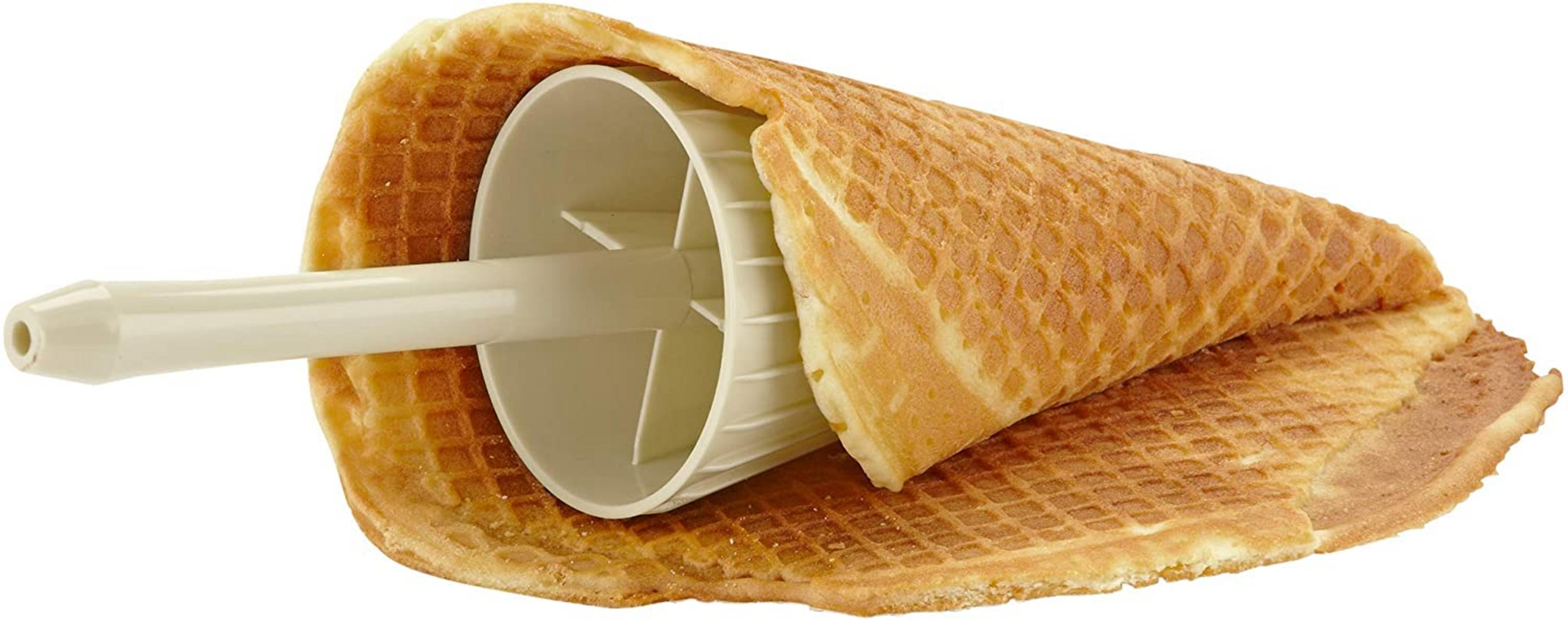 Un formatore di coni gelato bianco con un cono sagomato su sfondo bianco.