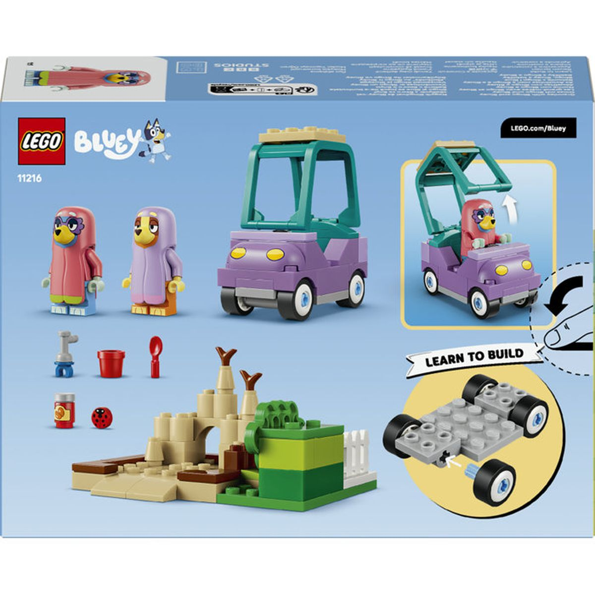 Set LEGO Bluey con due figure, un'auto e una costruzione a castello.