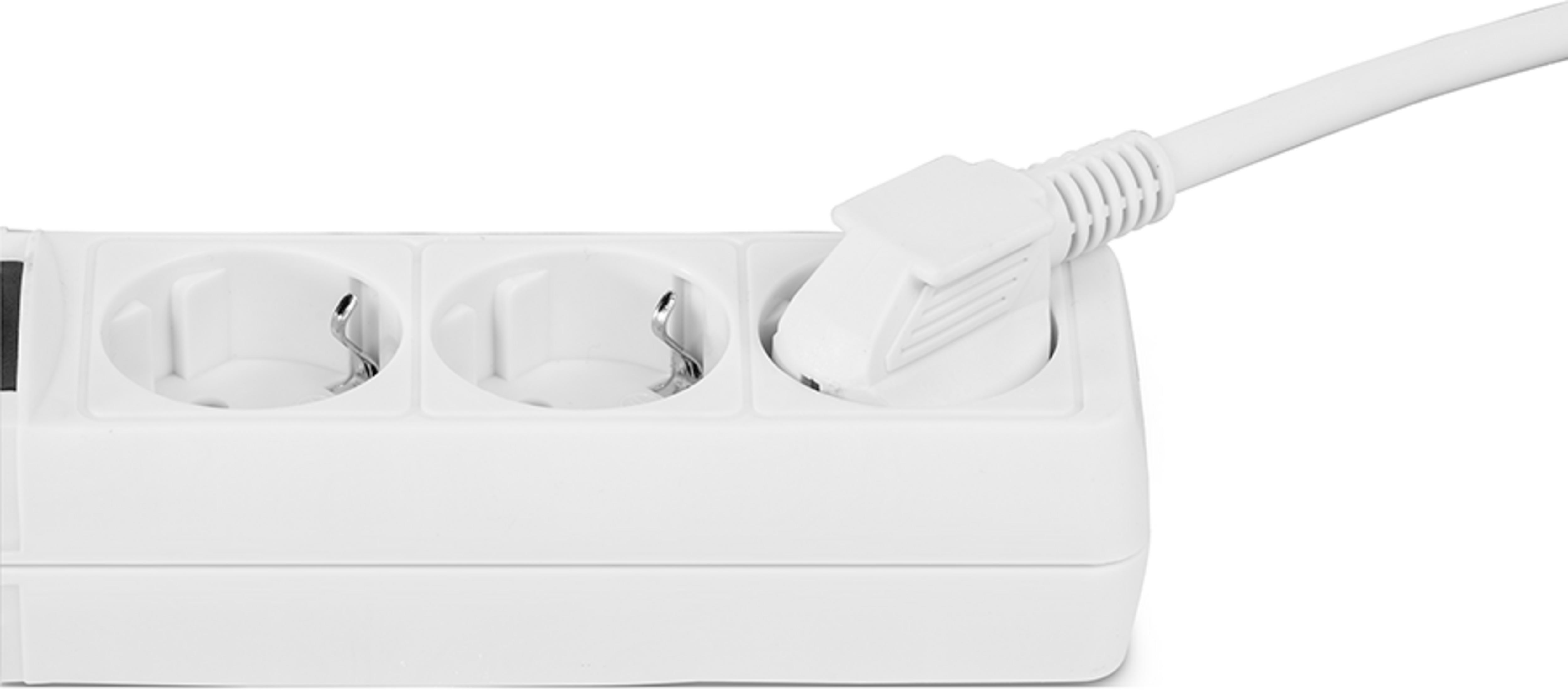 Ein weißer Mehrfachstecker mit einem eingesteckten Stecker.