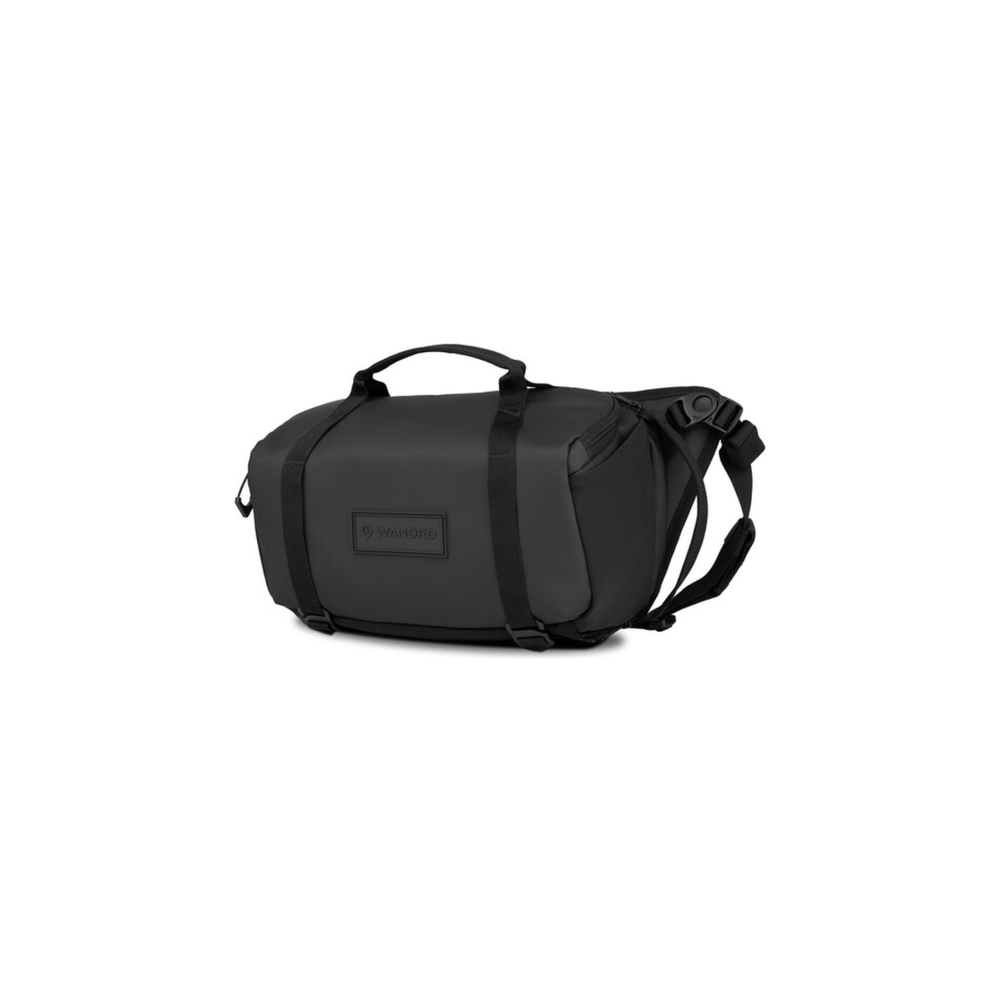 Zwarte crossbody tas met handvat en schouderband, op witte achtergrond.