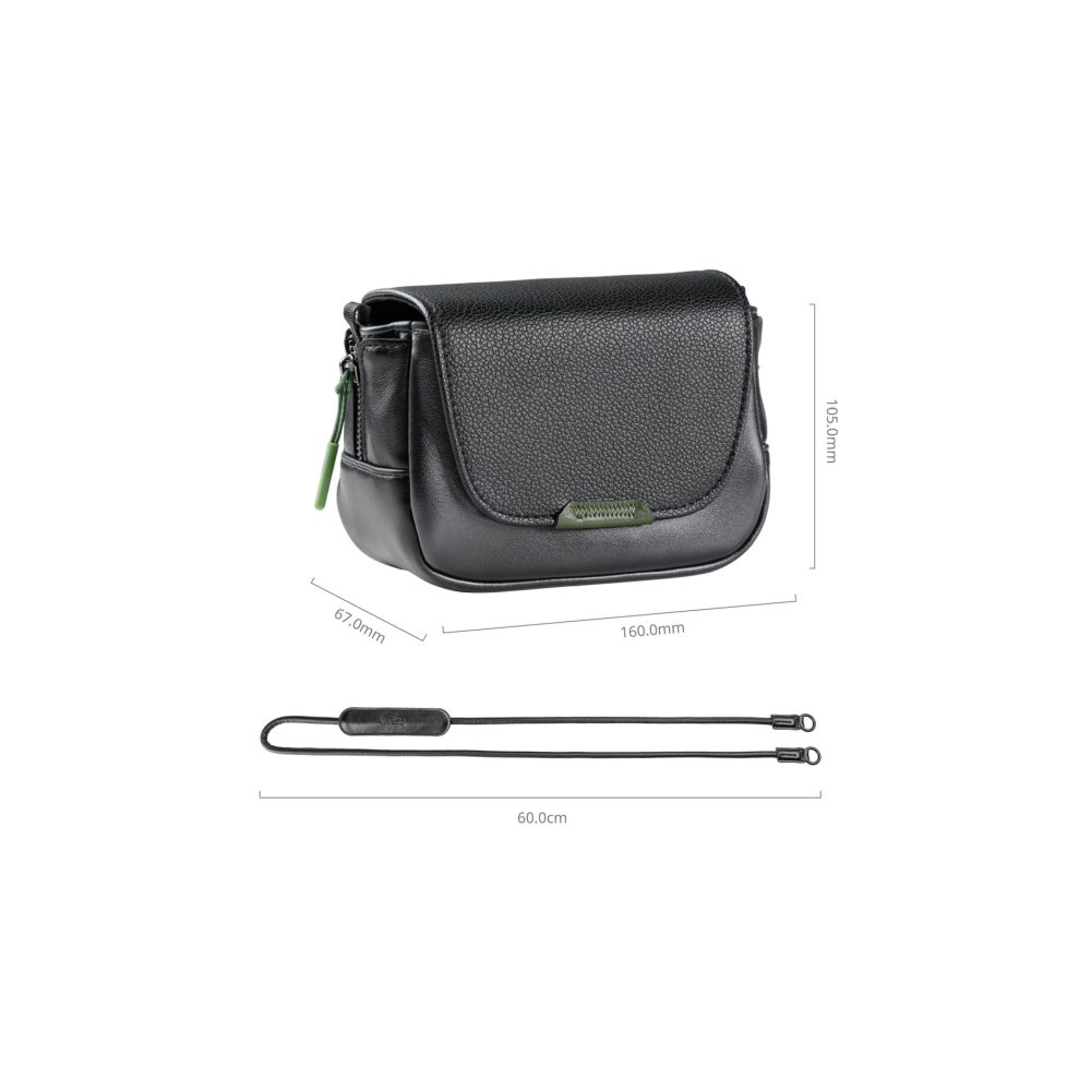 Zwarte leren tas met afmetingen en een riem eronder.