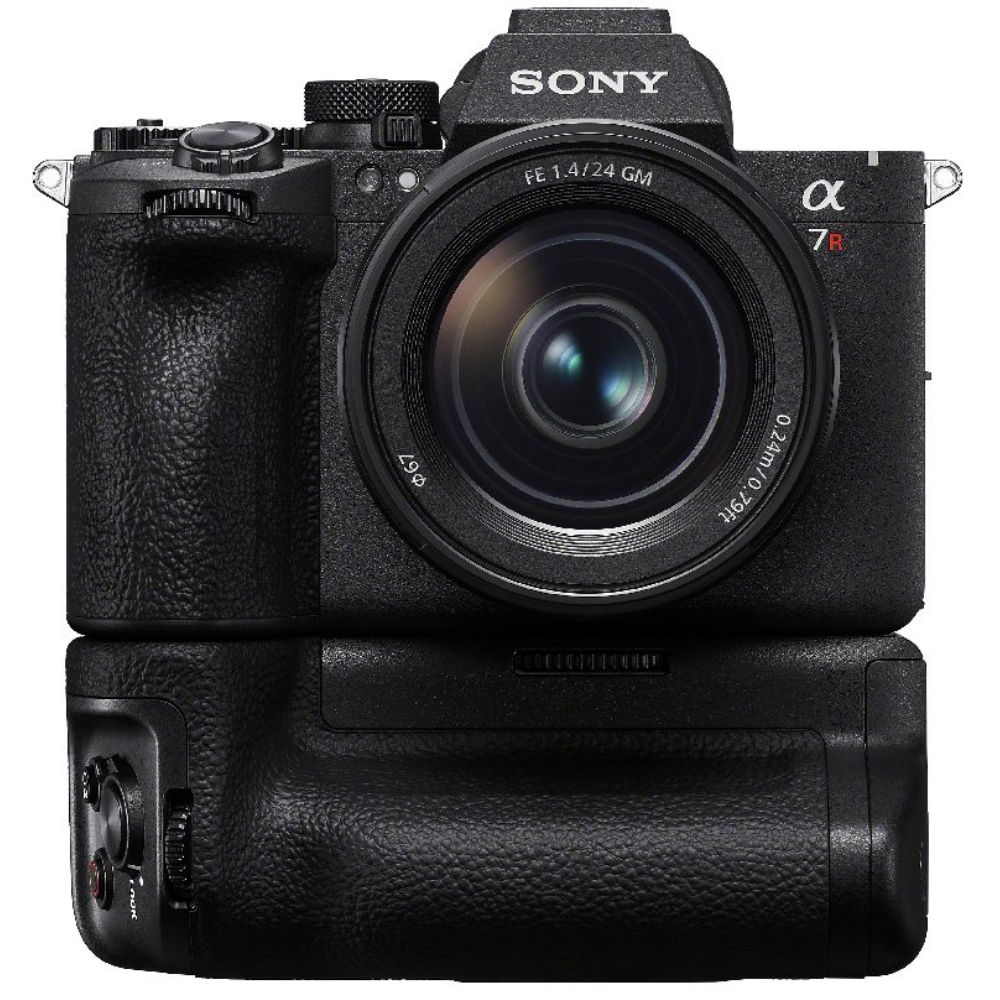 Zwarte Sony Alpha 7R camera met lens en battery grip, studiofoto.