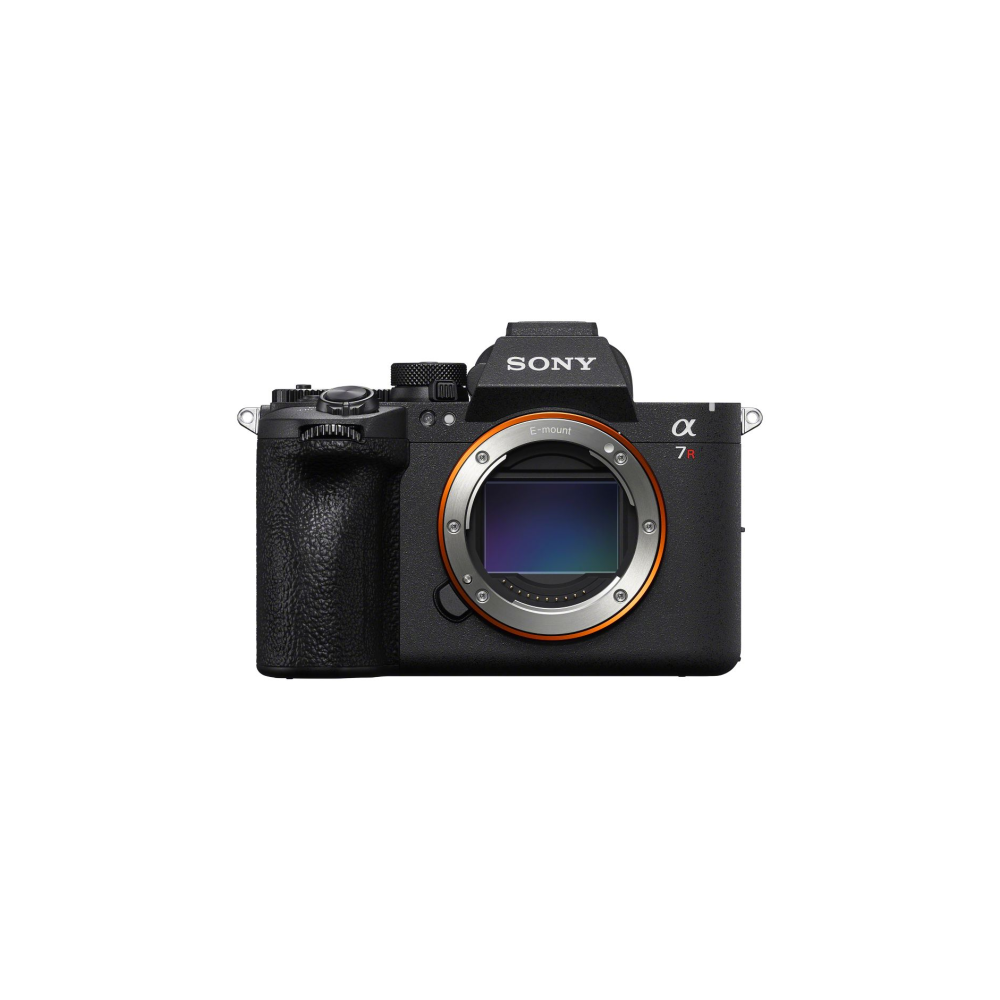 Zwarte Sony Alpha 7R digitale camera met E-mount lensvatting, op witte achtergrond.