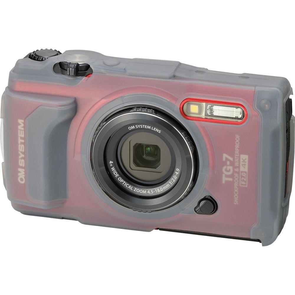 Een rood OM System TG-7 camerasysteem met een grijze beschermhoes.