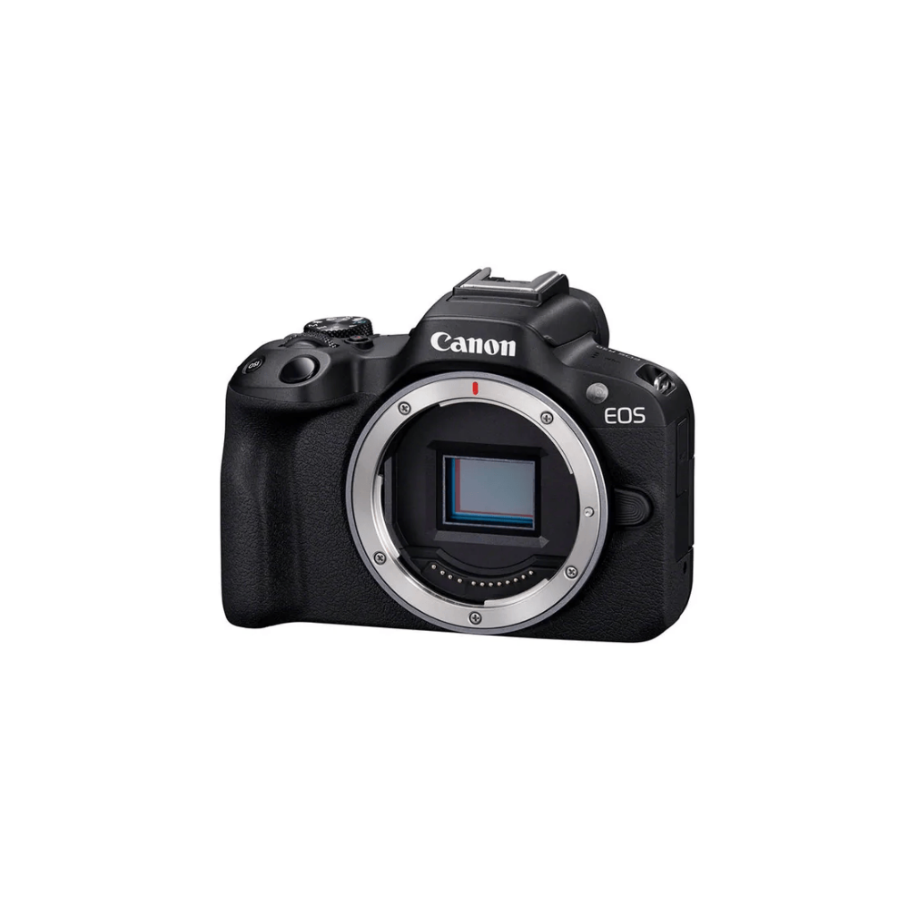 Een zwarte Canon EOS systeemcamera body met lensvatting wordt getoond op witte achtergrond.