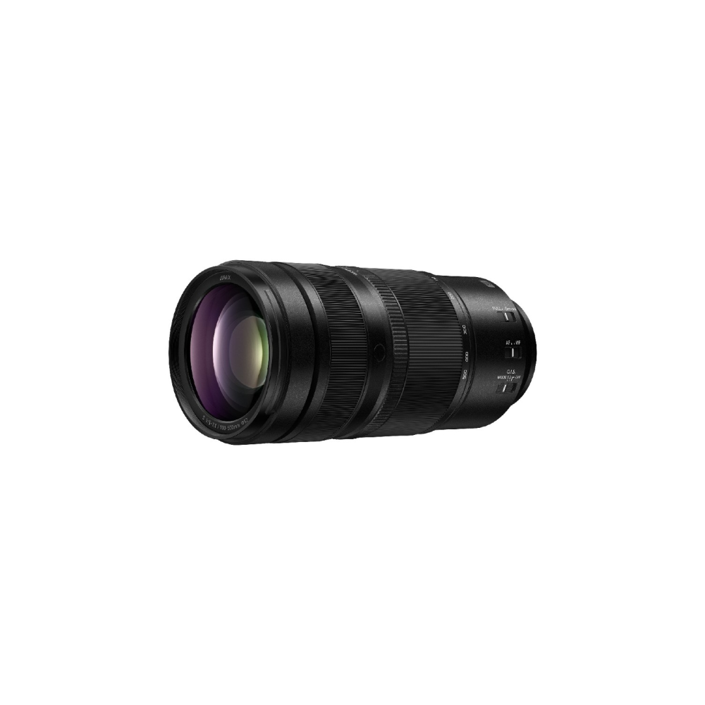 Een zwarte cameralens met zoomring en markeringen.