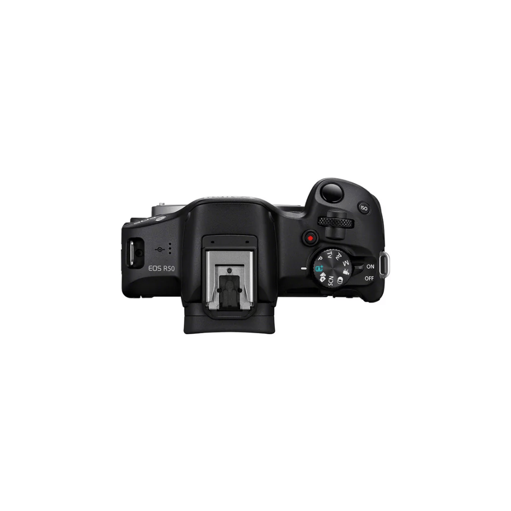 Bovenaanzicht van een zwarte Canon EOS R50 camera met draaiknop en knoppen.