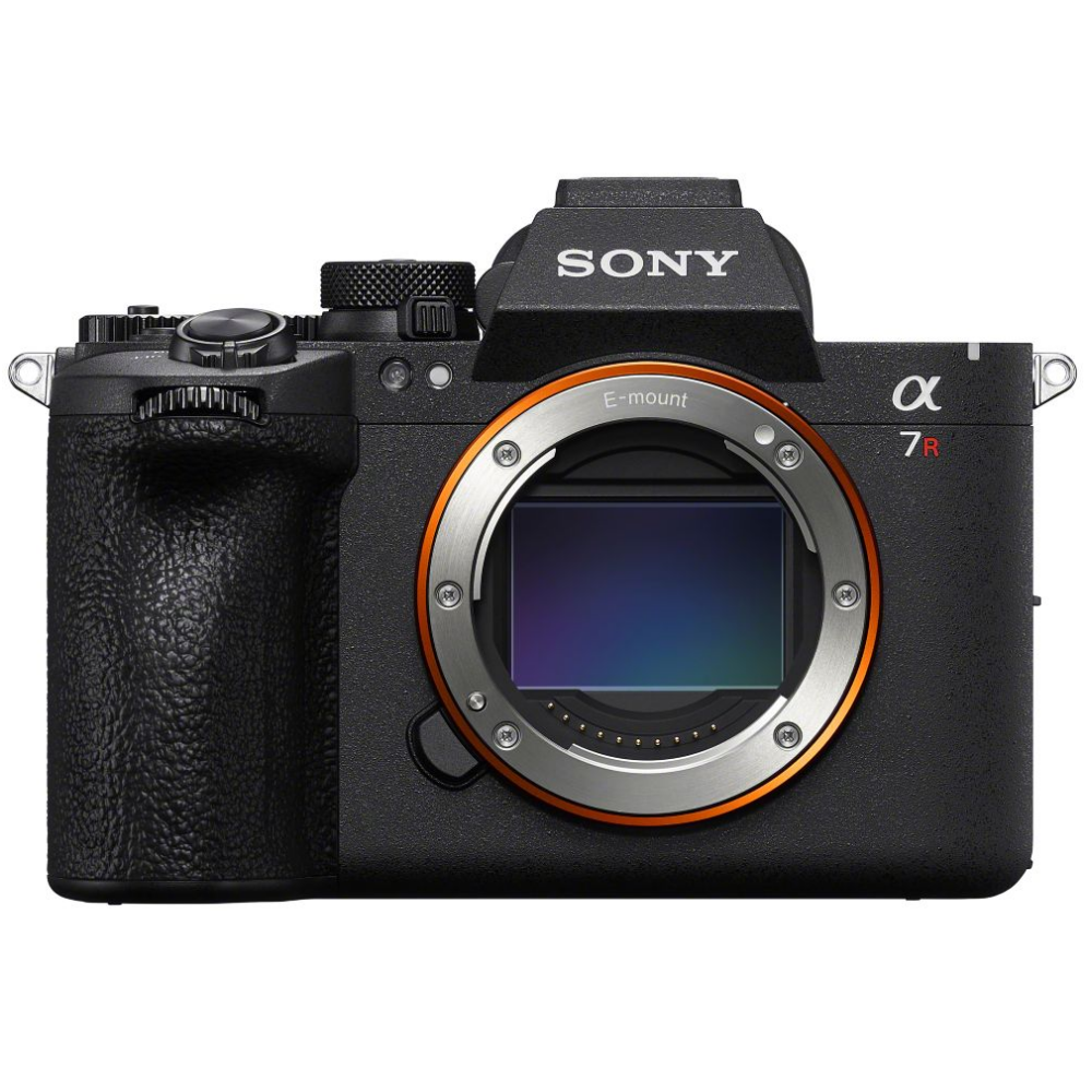 Een Sony Alpha 7R digitale camera met E-mount, vooraanzicht.