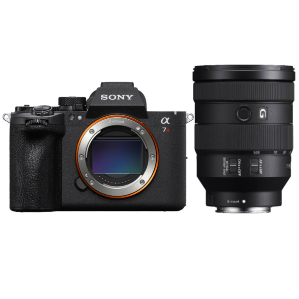 Een Sony Alpha 7R camerabody en een lens naast elkaar op een witte achtergrond.