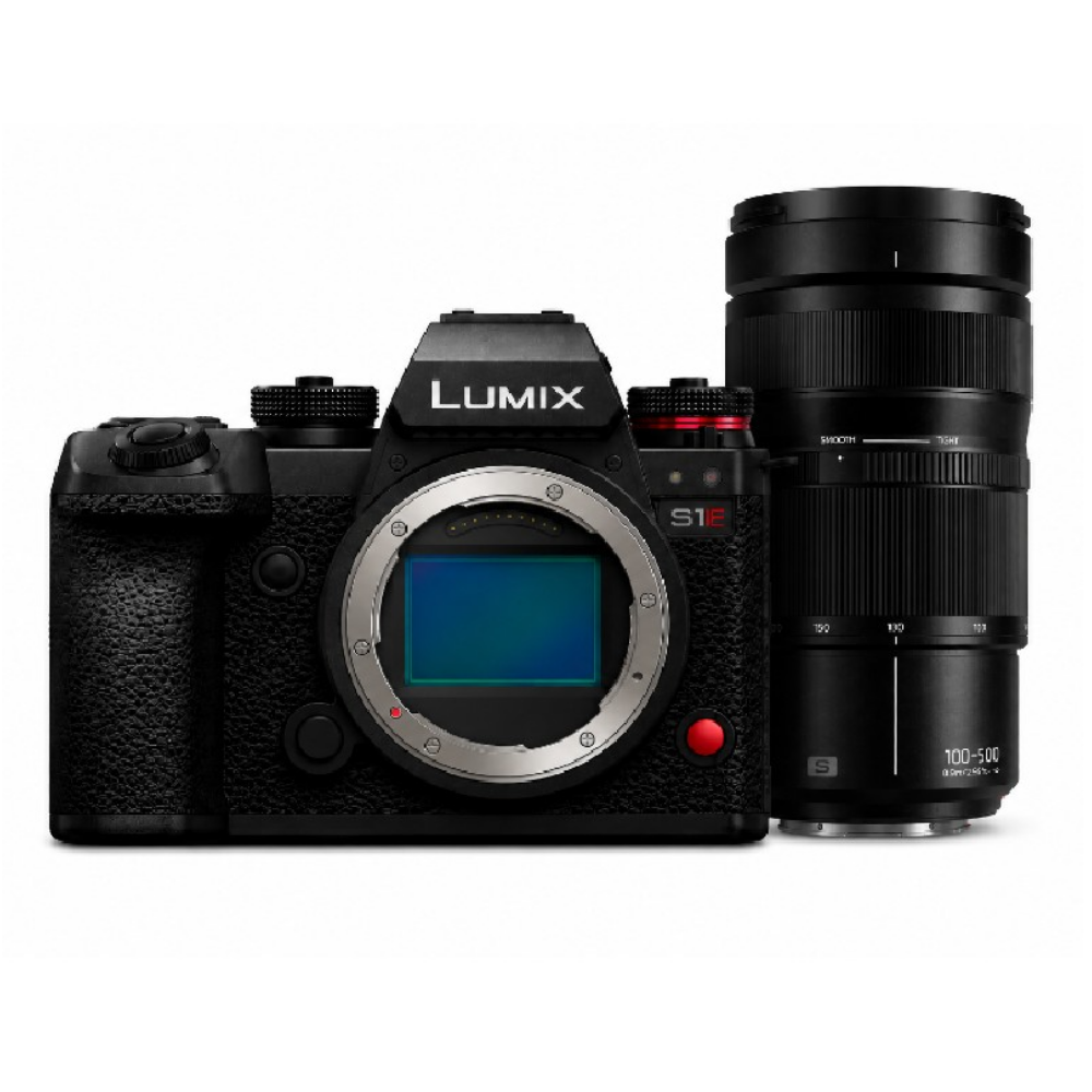 Zwarte Lumix S1E camera met lens, witte achtergrond.