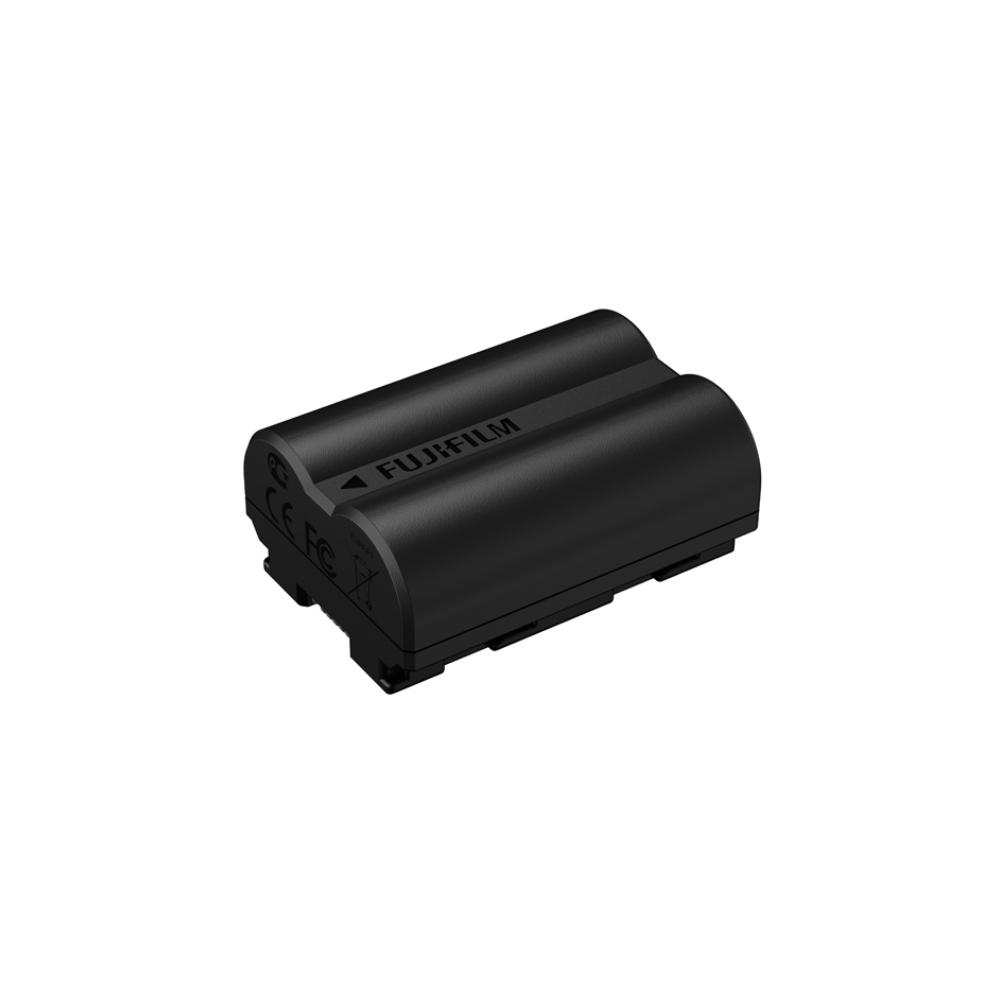 Een zwarte FUJIFILM batterij met CE en FC markeringen.