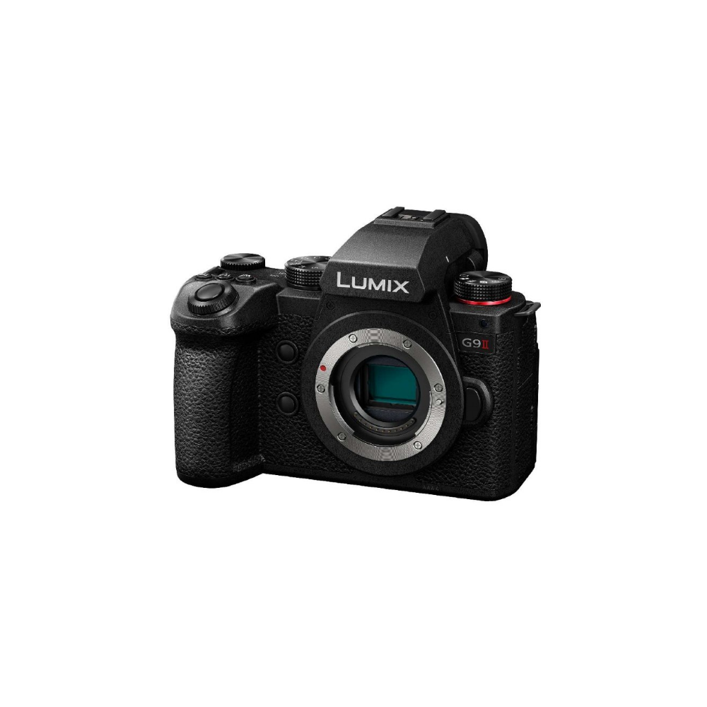 Zwarte Lumix G9II camera met lensvatting en knoppen zichtbaar op witte achtergrond.