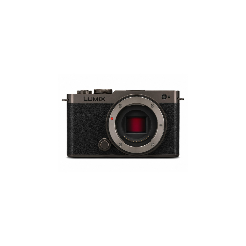 Een zwarte Lumix camera met een zilveren lensring en een rode stip.