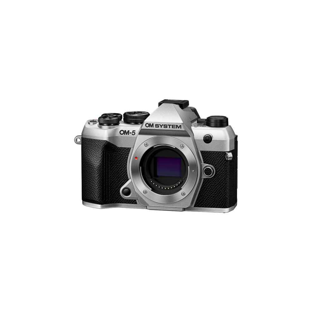 Zilveren OM-5 camera met zwarte grip en lensvatting.