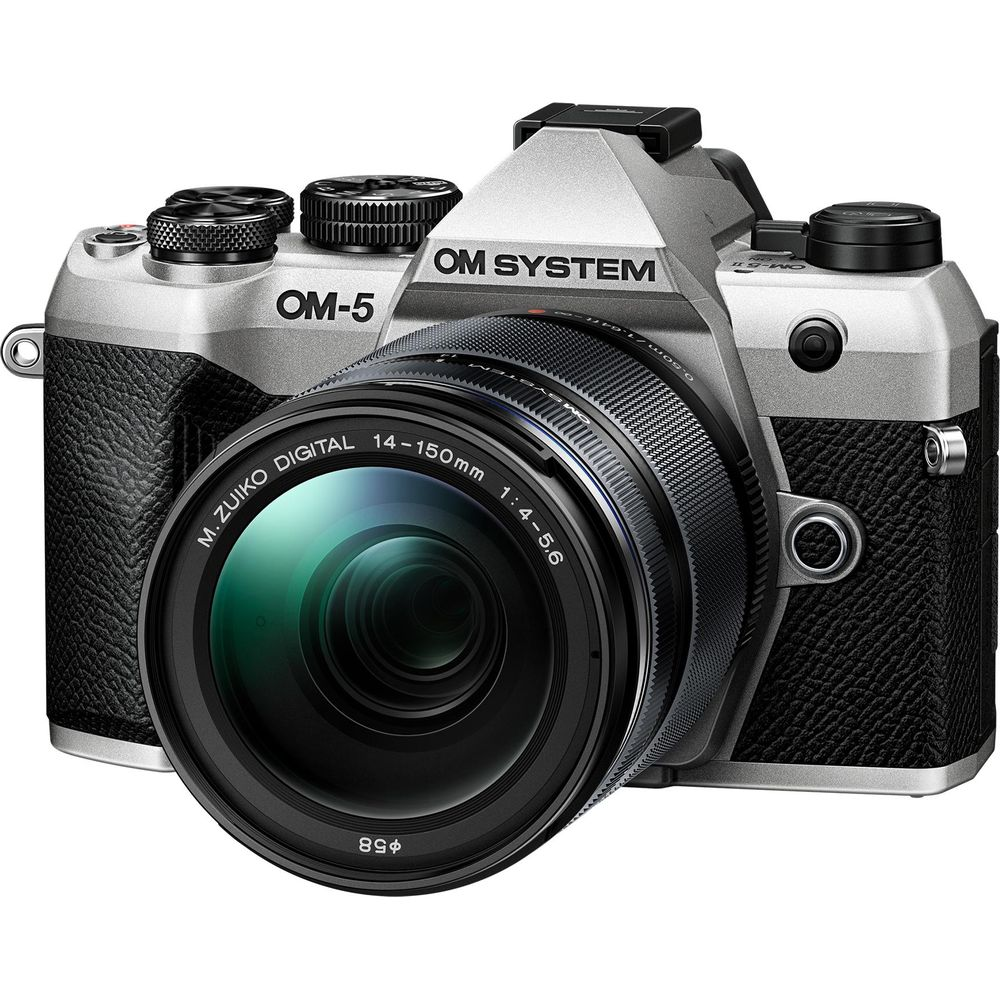 Zilveren OM-5 camera met lens, zwart kunstleer.