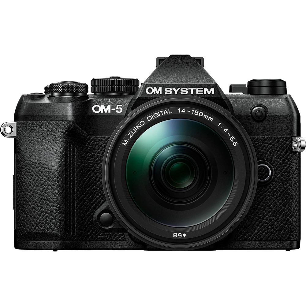 Zwarte OM System OM-5 camera met M.Zuiko Digital 14-150mm 1:4-5.6 lens.