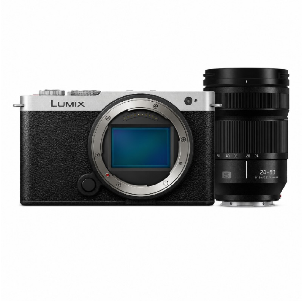 Een Lumix camera met lens. Zilver en zwart.