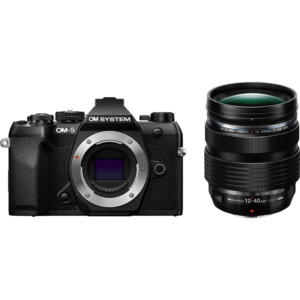 Zwarte OM-5 camerabody en zwarte M.Zuiko 12-40mm f/2.8 lens naast elkaar.