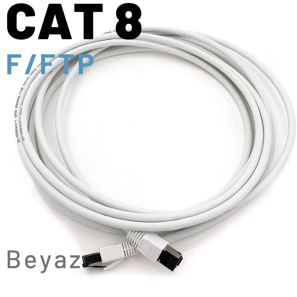 RJ45 konektörlü, beyaz CAT 8 F/FTP patch kablo rulo halinde.