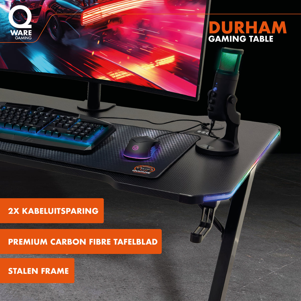 Gaming-Tisch mit Tastatur, Maus, Mikrofon und beleuchteter Kante.