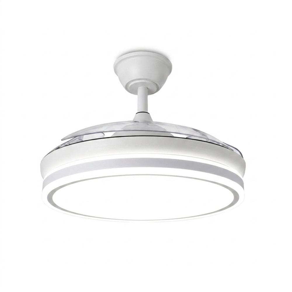 Un ventilador de techo moderno blanco con luz LED integrada se muestra sobre un fondo blanco.