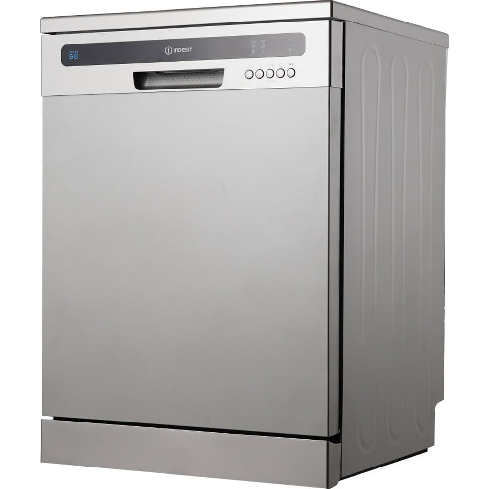 Una lavastoviglie Indesit argentata con display digitale e cinque pulsanti circolari.