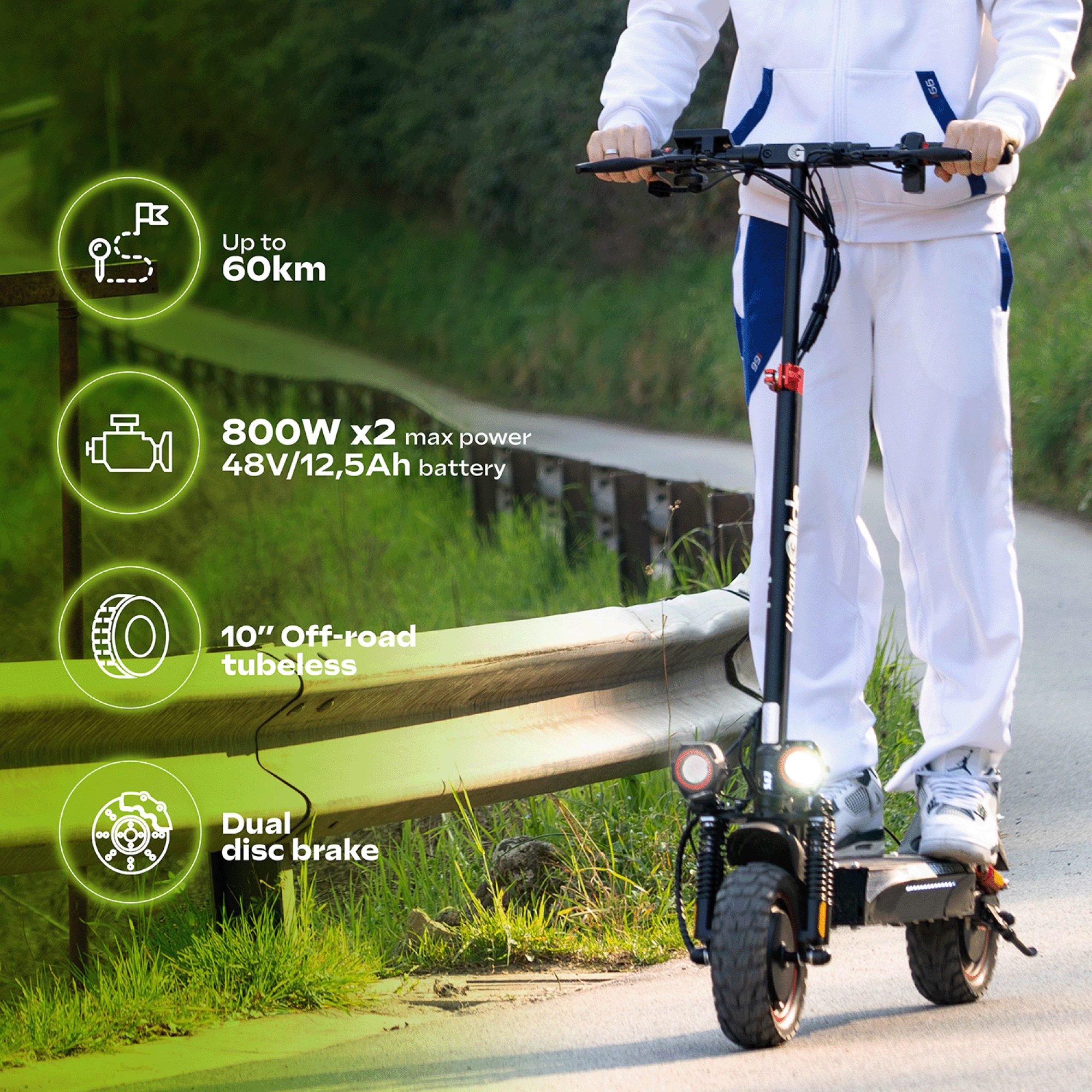 Una persona monta un patinete eléctrico con 800W, 60km de autonomía y neumáticos todoterreno.