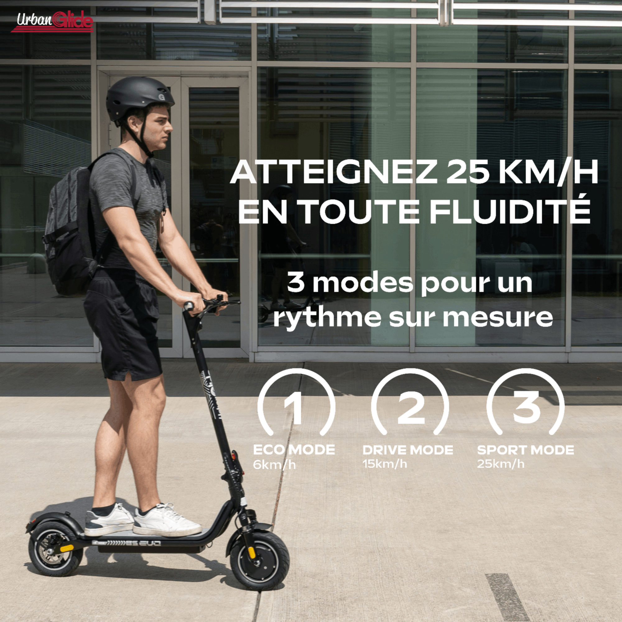 Un hombre monta un patinete eléctrico con casco y mochila. Se muestran tres modos.