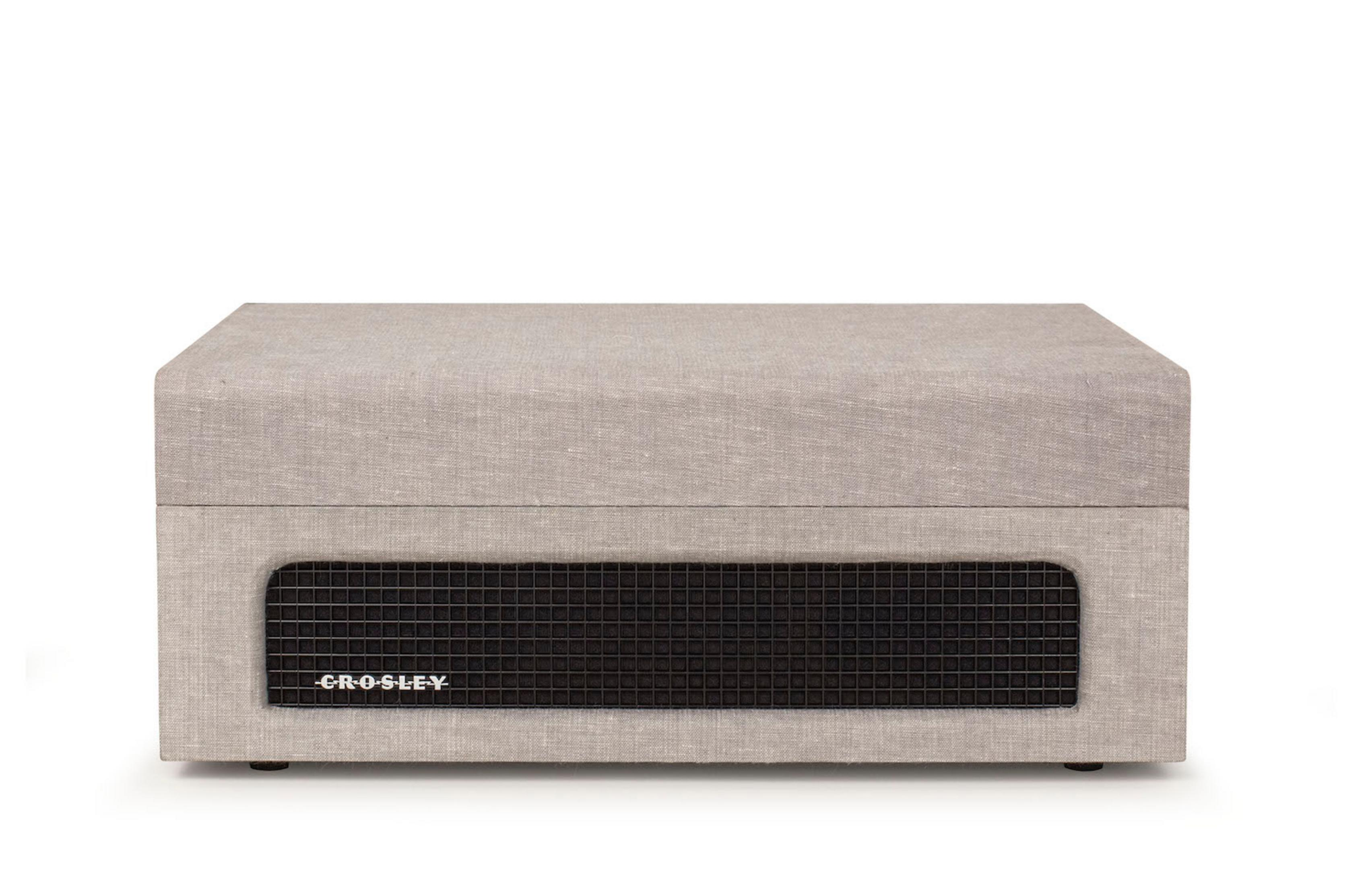 Grauer Plattenspieler mit schwarzem Lautsprechergitter und Crosley-Logo.