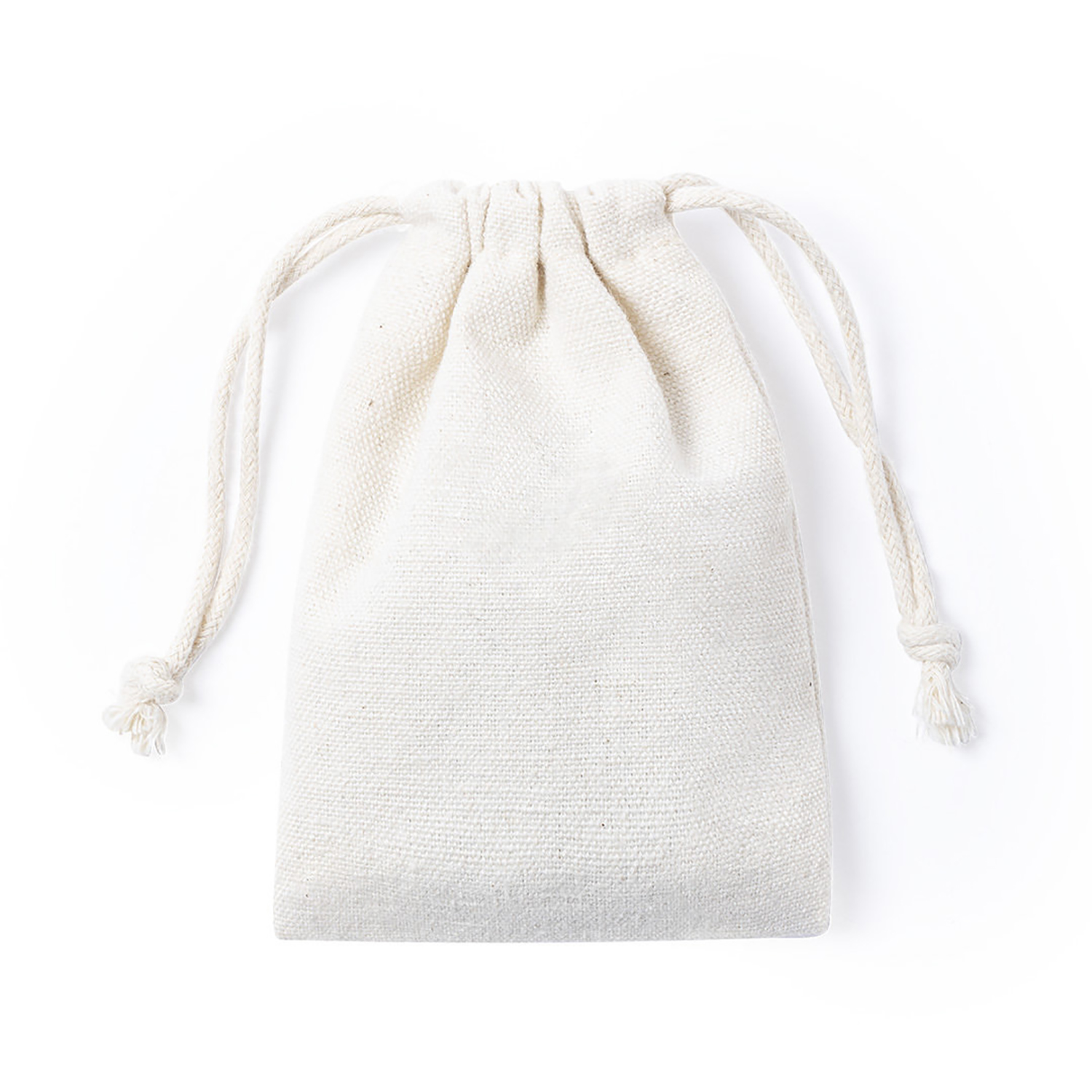 Una piccola borsa di stoffa color écru con chiusura a coulisse, su sfondo bianco.