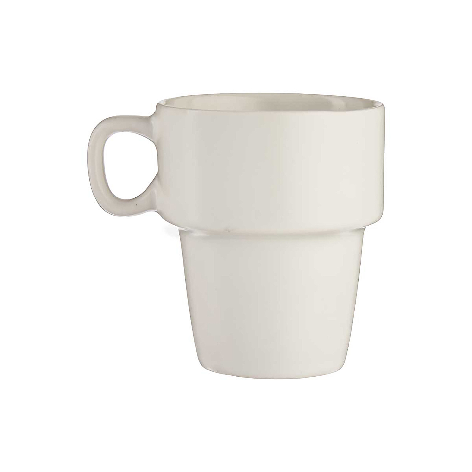 Una tazza in ceramica bianca con manico su sfondo bianco.