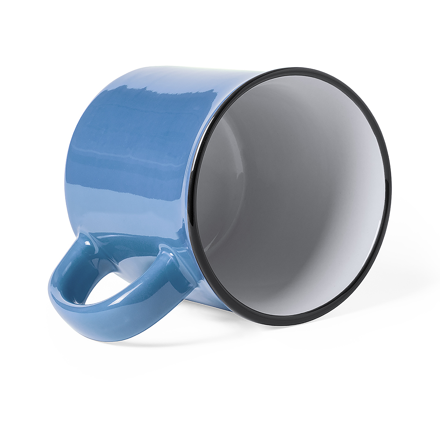 Tazza blu con manico, interno bianco, su sfondo bianco.